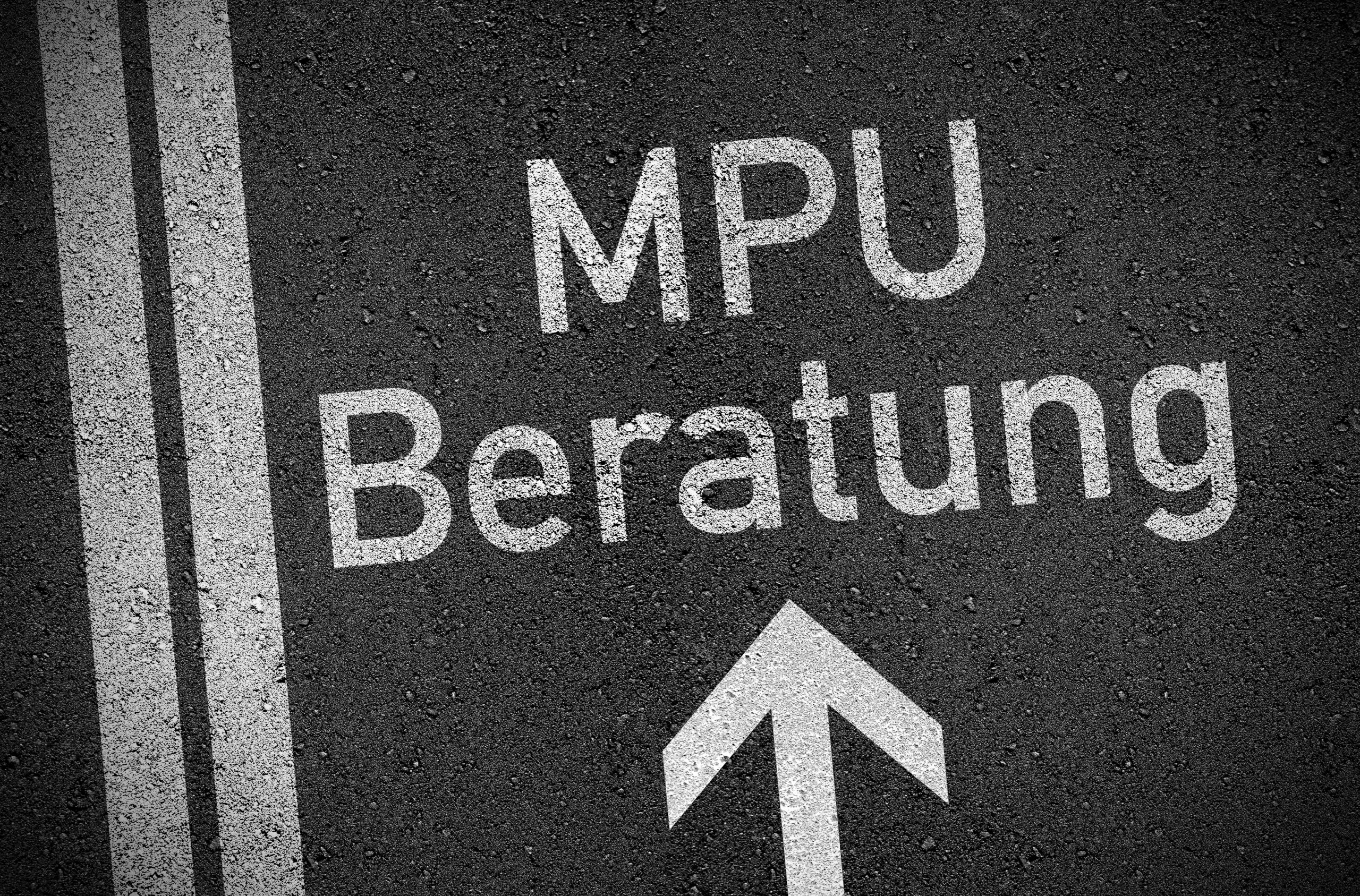 Schild mit MPU Beratung